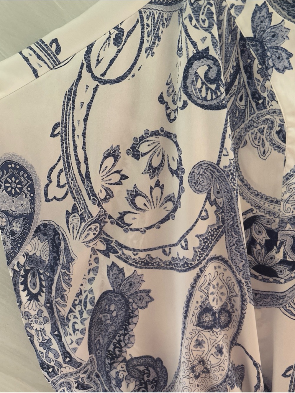 Chico's 2 (L) White/Blue Paisley V-Neck Kimono Sleeves Tie Hem Blouse Coastal - Picture 5 of 10
